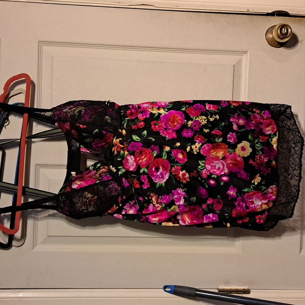 Smart & Sexy Black Flowered 💐 Nighty